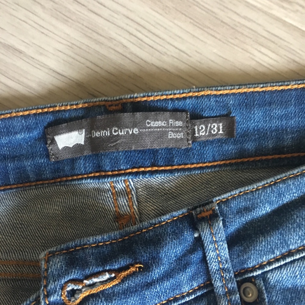 Classic Rise Bootcut Levis - Picture 7 of 7